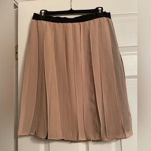 Ann Taylor car wash skirt.  Creme with black underlay. Size 10.